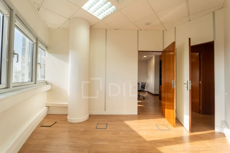 Escritório para Venda em Cedofeita, Santo Ildefonso, Sé, Miragaia, São Nicolau e Vitória Foto 6