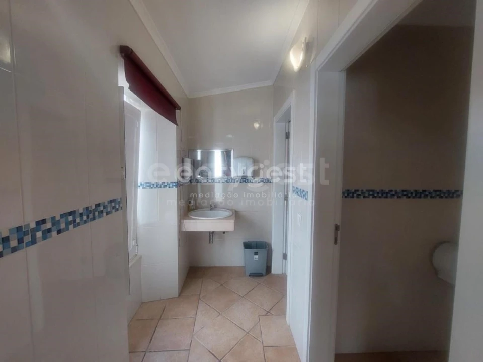 Moradia T3 para Venda em Alcaria Ruiva Foto 8