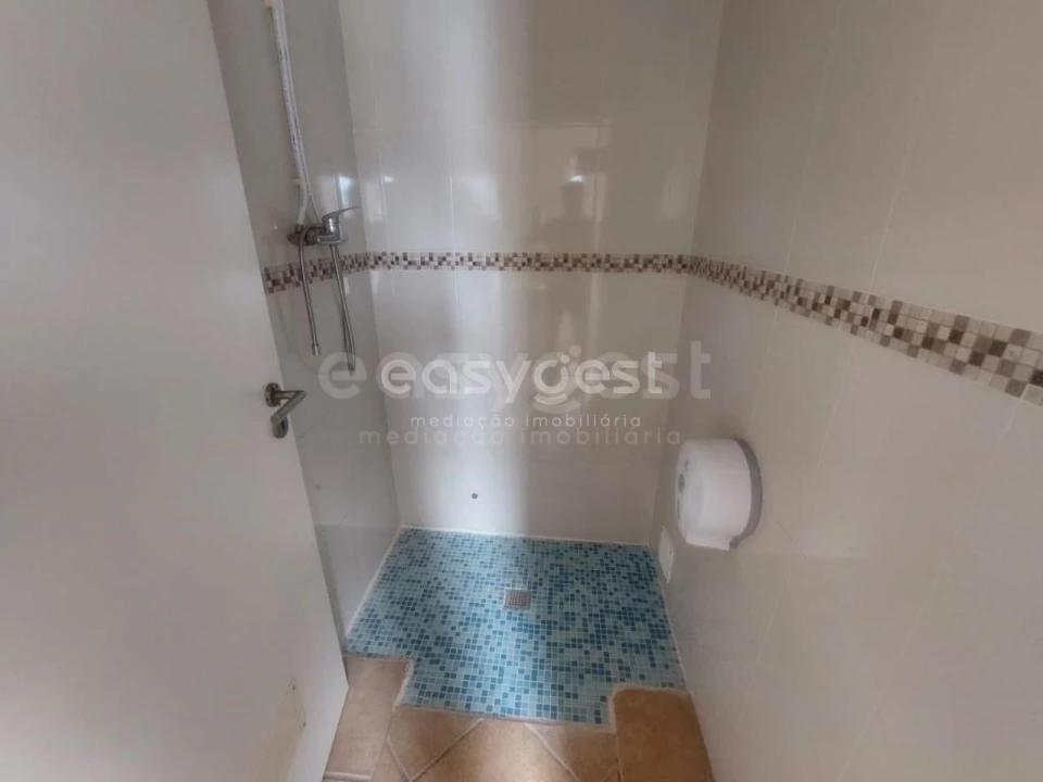 Moradia T3 para Venda em Alcaria Ruiva Foto 10