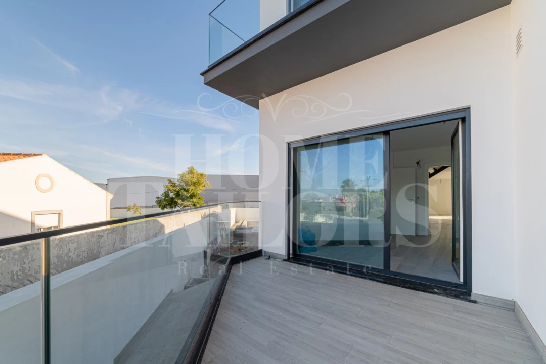 Moradia T4 para Venda em São Pedro da Cadeira Foto 3