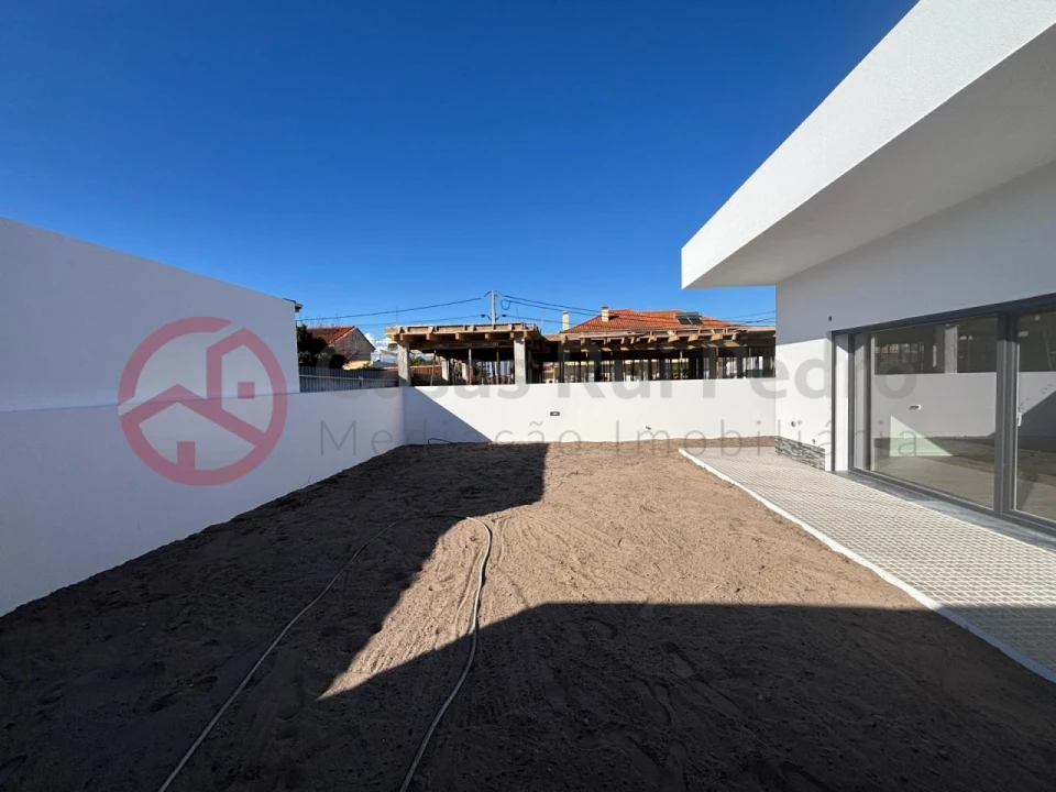 Moradia T4 para Venda em Fernao Ferro Foto 2