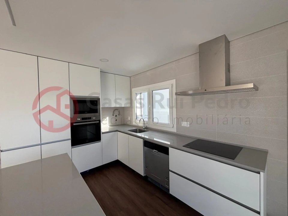 Moradia T4 para Venda em Fernao Ferro Foto 16