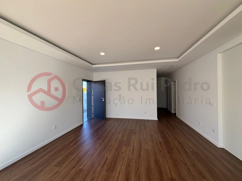 Moradia T4 para Venda em Fernao Ferro Foto 26