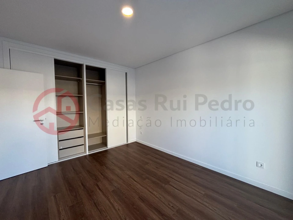 Moradia T4 para Venda em Fernao Ferro Foto 27