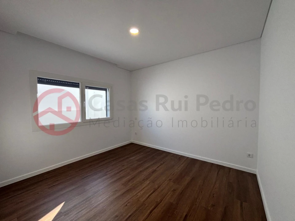 Moradia T4 para Venda em Fernao Ferro Foto 28