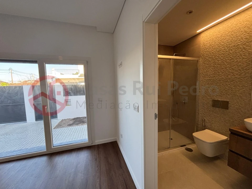 Moradia T4 para Venda em Fernao Ferro Foto 30