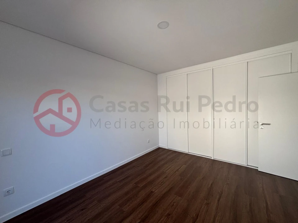 Moradia T4 para Venda em Fernao Ferro Foto 33