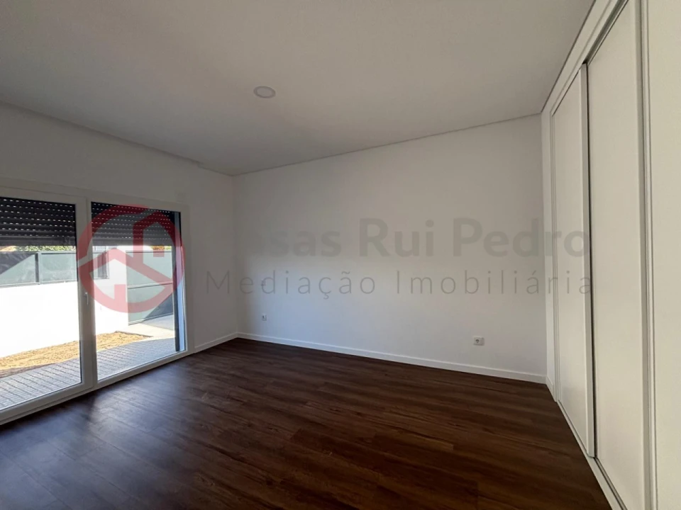 Moradia T4 para Venda em Fernao Ferro Foto 36