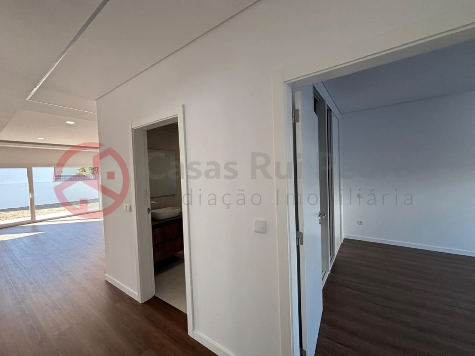 Moradia T4 para Venda em Fernao Ferro Foto 37