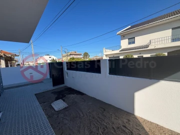 Moradia T4 para Venda em Fernao Ferro