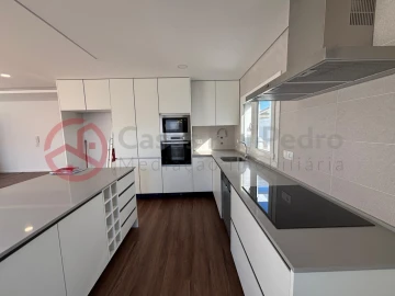 Moradia T4 para Venda em Fernao Ferro