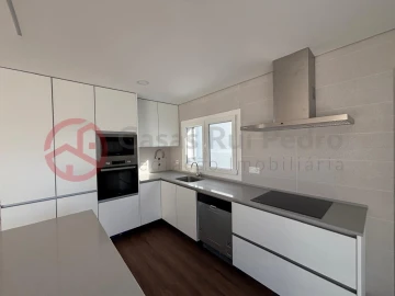 Moradia T4 para Venda em Fernao Ferro