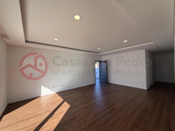 Moradia T4 para Venda em Fernao Ferro