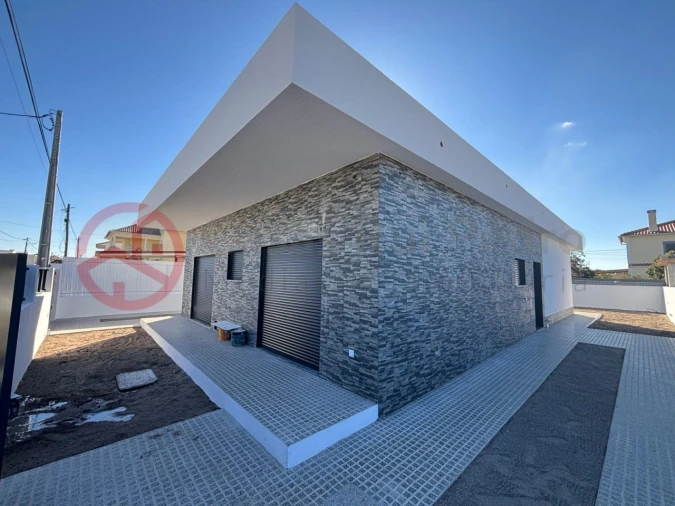 Moradia T4 para Venda em Fernao Ferro Foto 5