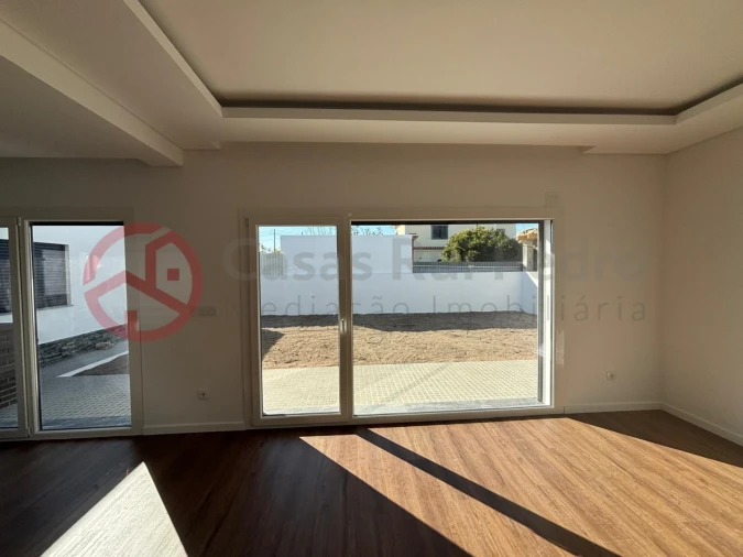 Moradia T4 para Venda em Fernao Ferro Foto 17