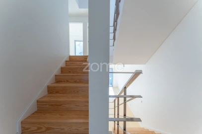 Moradia T4 para Venda em Paranhos
