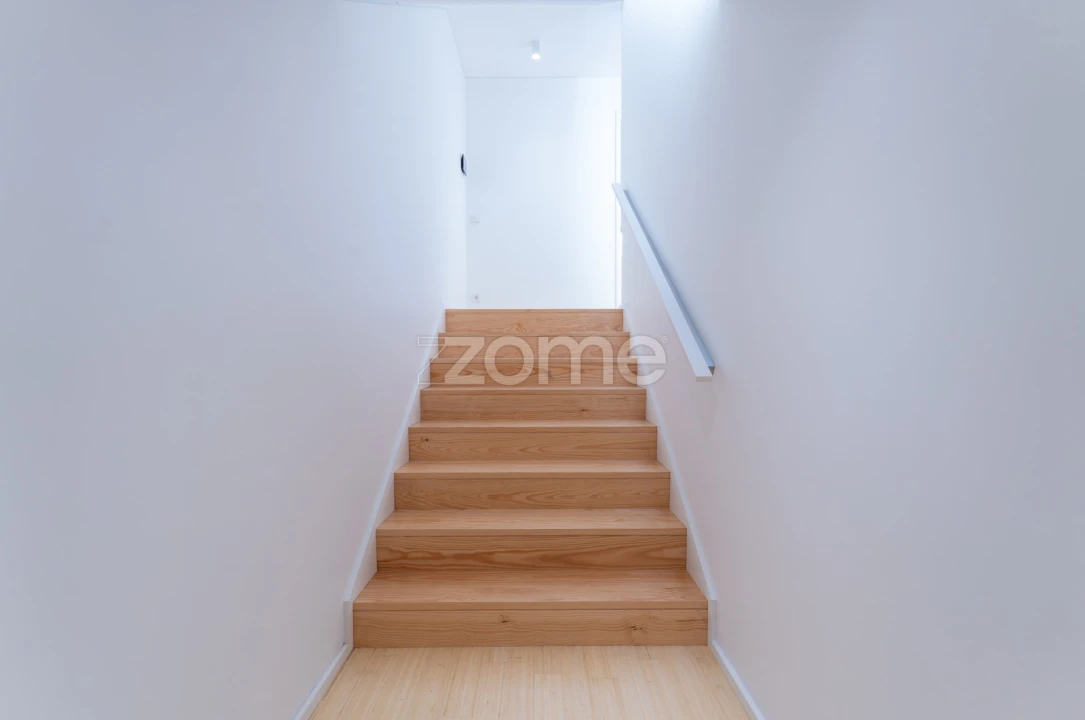 Moradia T4 para Venda em Paranhos Foto 4