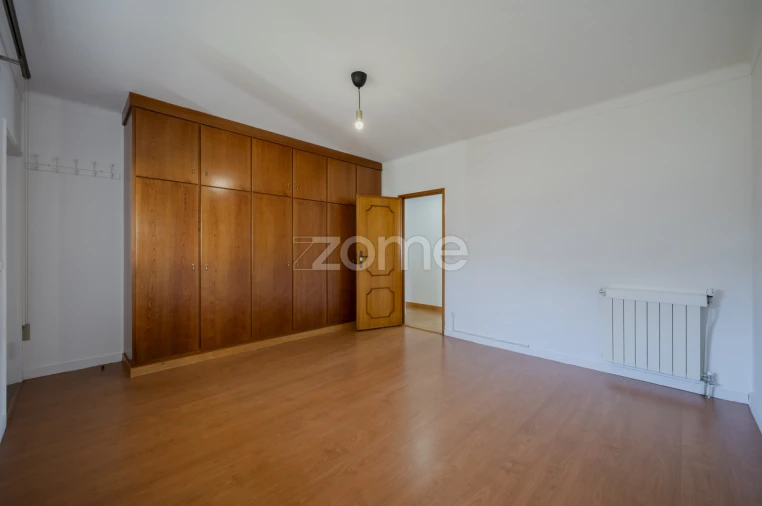 Moradia T5 para Venda em Ruivães e Novais Foto 8