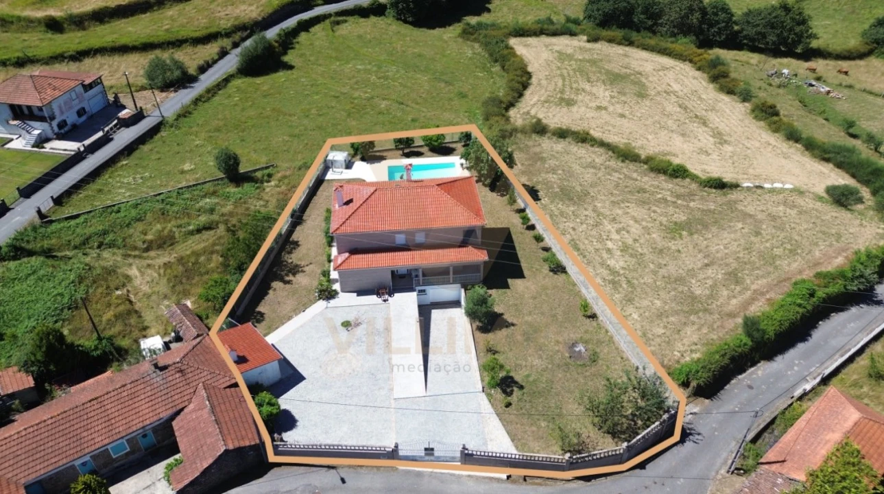 Moradia T5 para Venda em Cunha Foto 34