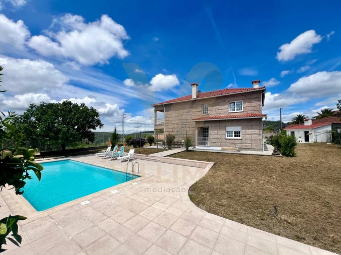 Moradia T5 para Venda em Cunha