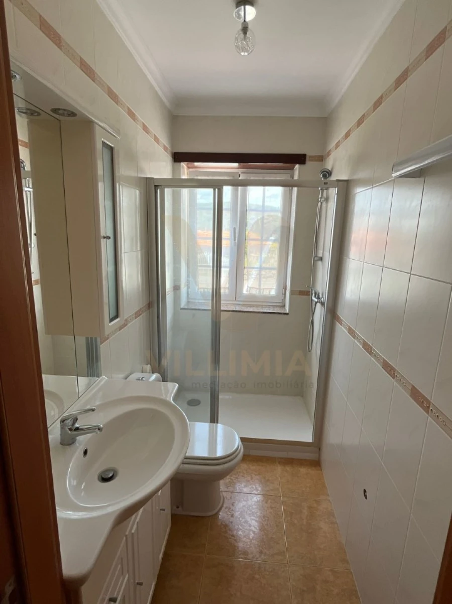 Moradia T5 para Venda em Cunha Foto 16