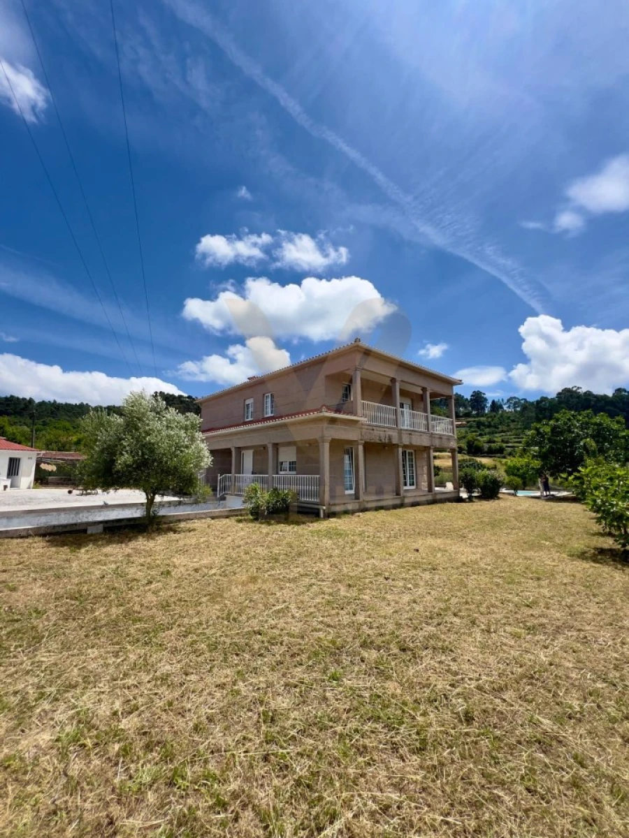 Moradia T5 para Venda em Cunha Foto 30