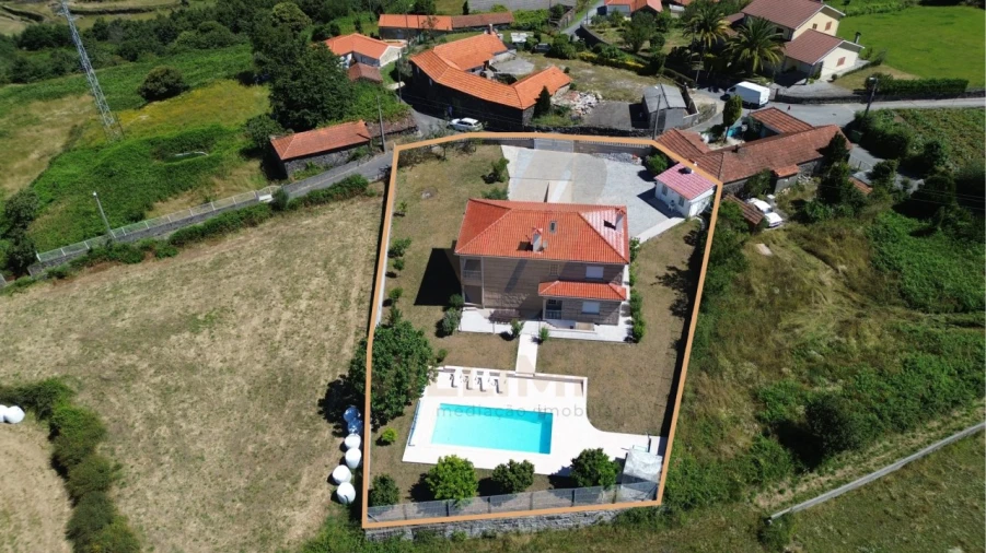 Moradia T5 para Venda em Cunha Foto 2