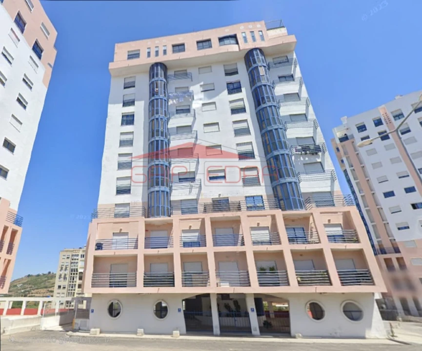 Loja para Venda em Santo António dos Cavaleiros e Frielas Foto 4