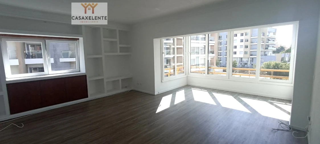 Apartamento T3 para Arrendamento em Carcavelos e Parede