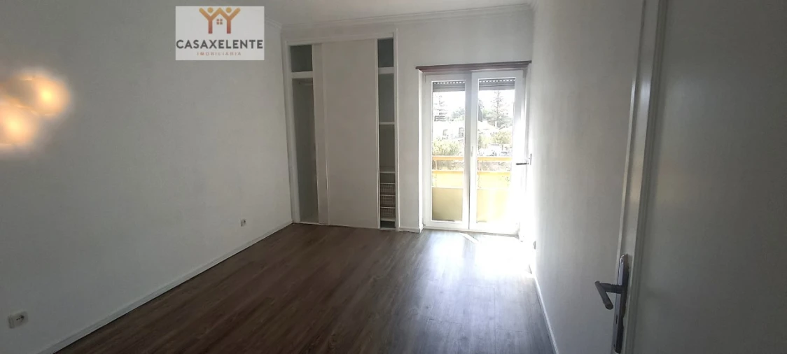 Apartamento T3 para Arrendamento em Carcavelos e Parede Foto 11
