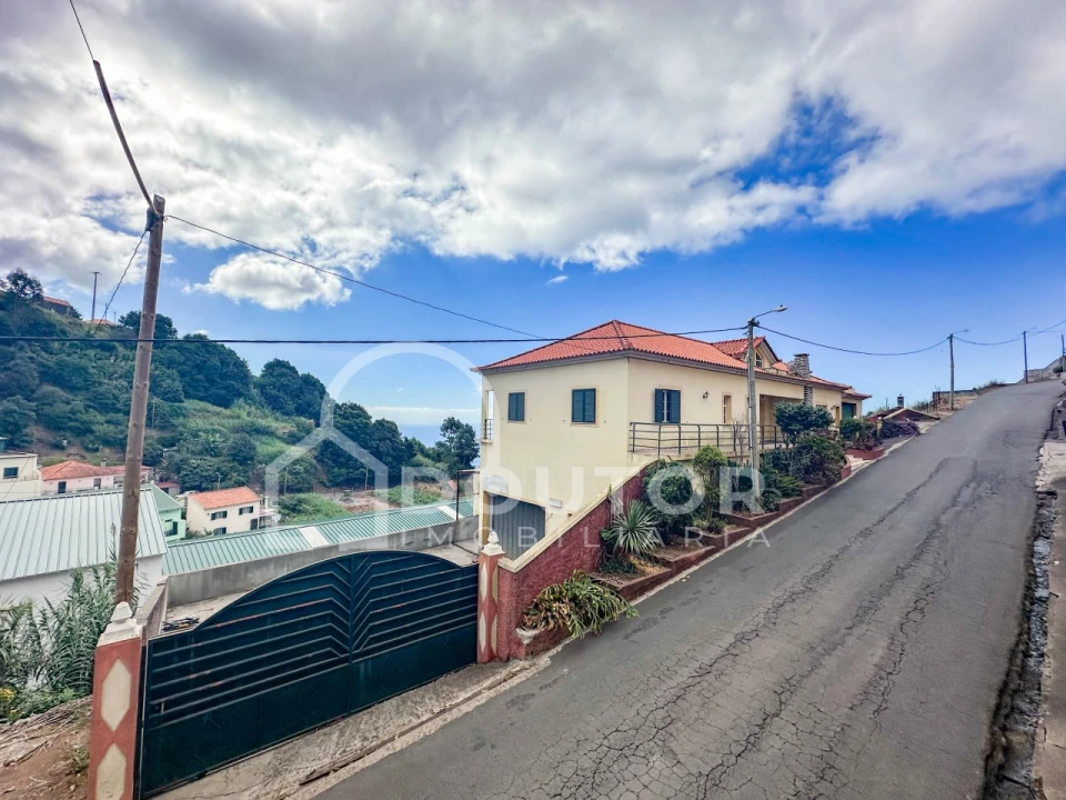 Moradia T3 para Venda em Canhas Foto 5