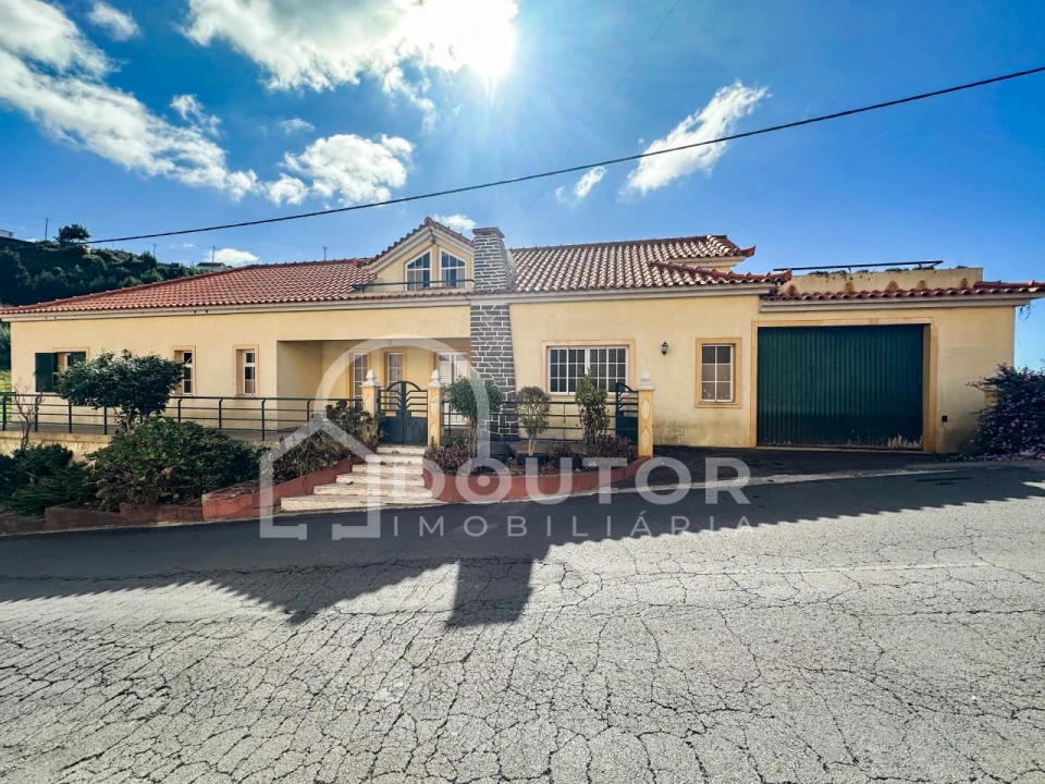 Moradia T3 para Venda em Canhas Foto 7