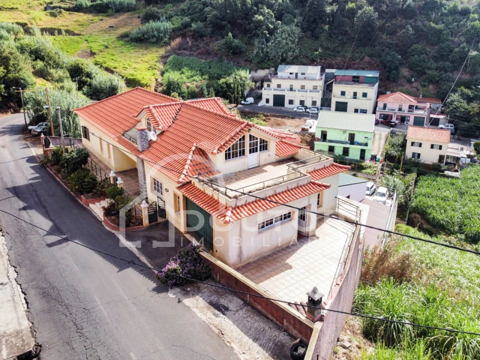 Moradia T3 para Venda em Canhas Foto 9