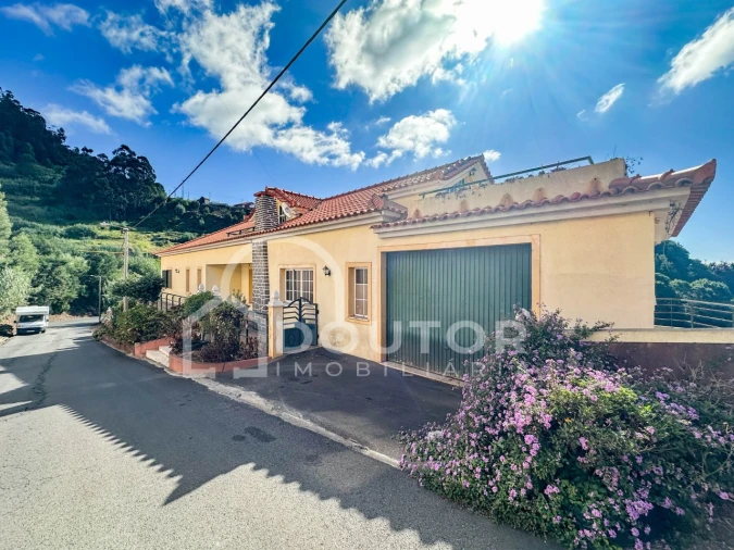 Moradia T3 para Venda em Canhas Foto 6