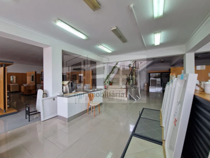 Loja para Venda em Alverca do Ribatejo e Sobralinho