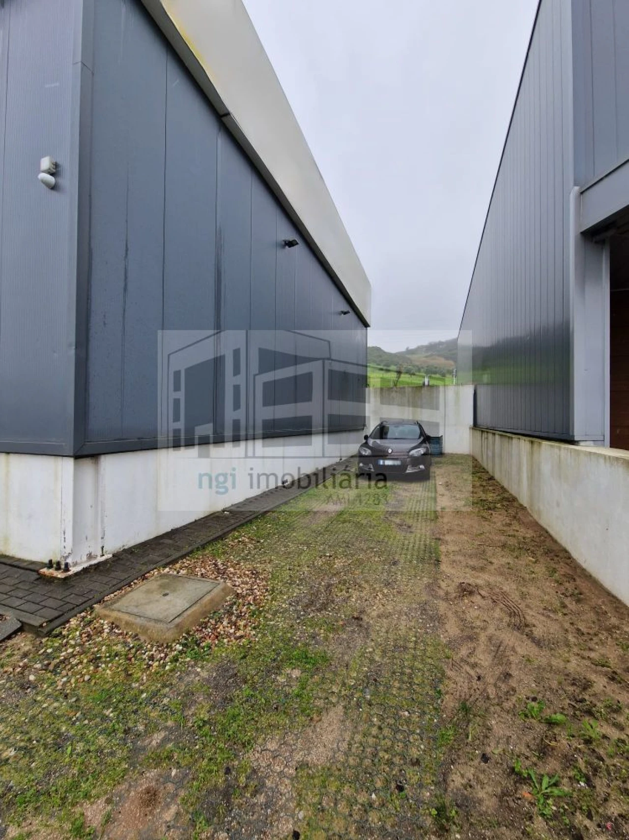 Loja para Venda em Santo António dos Cavaleiros e Frielas Foto 14