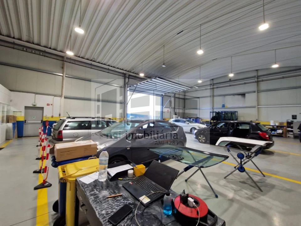 Loja para Venda em Santo António dos Cavaleiros e Frielas Foto 2