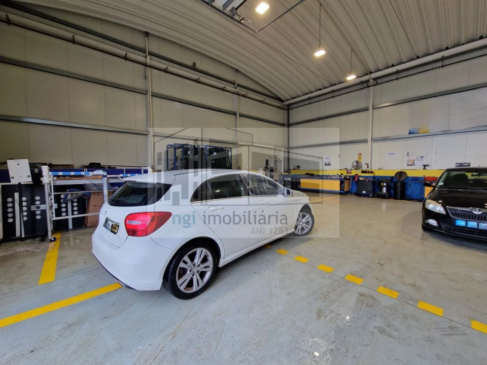 Loja para Venda em Santo António dos Cavaleiros e Frielas Foto 7