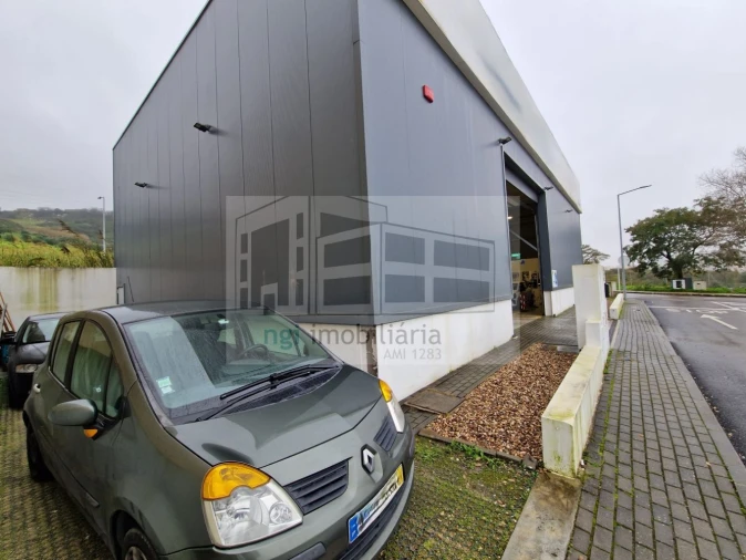 Loja para Venda em Santo António dos Cavaleiros e Frielas Foto 12