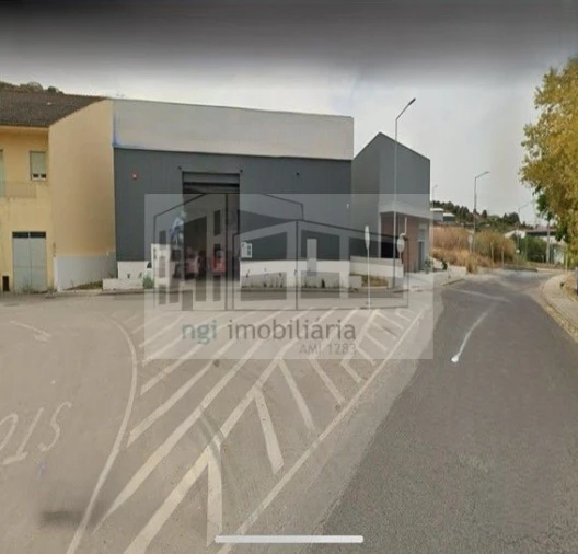 Loja para Venda em Santo António dos Cavaleiros e Frielas Foto 1