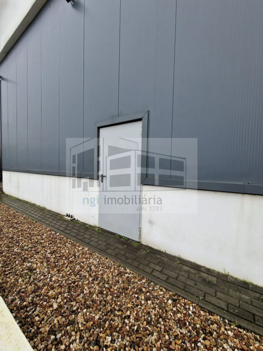 Loja para Venda em Santo António dos Cavaleiros e Frielas Foto 10