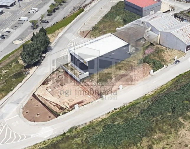 Loja para Venda em Santo António dos Cavaleiros e Frielas Foto 3