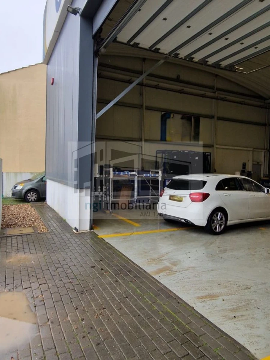 Loja para Venda em Santo António dos Cavaleiros e Frielas Foto 8