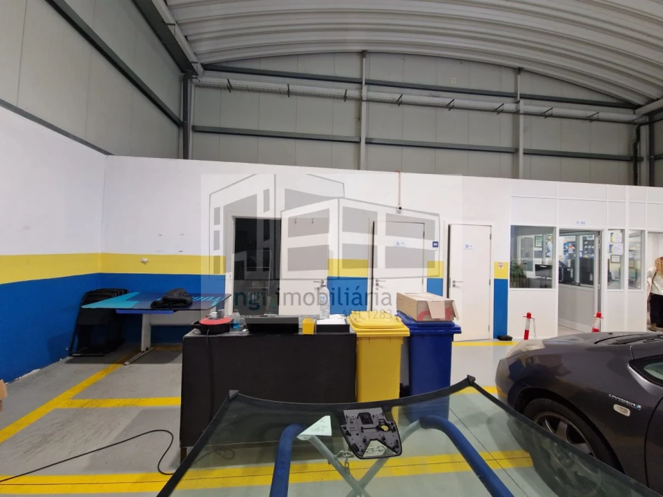 Loja para Venda em Santo António dos Cavaleiros e Frielas Foto 3