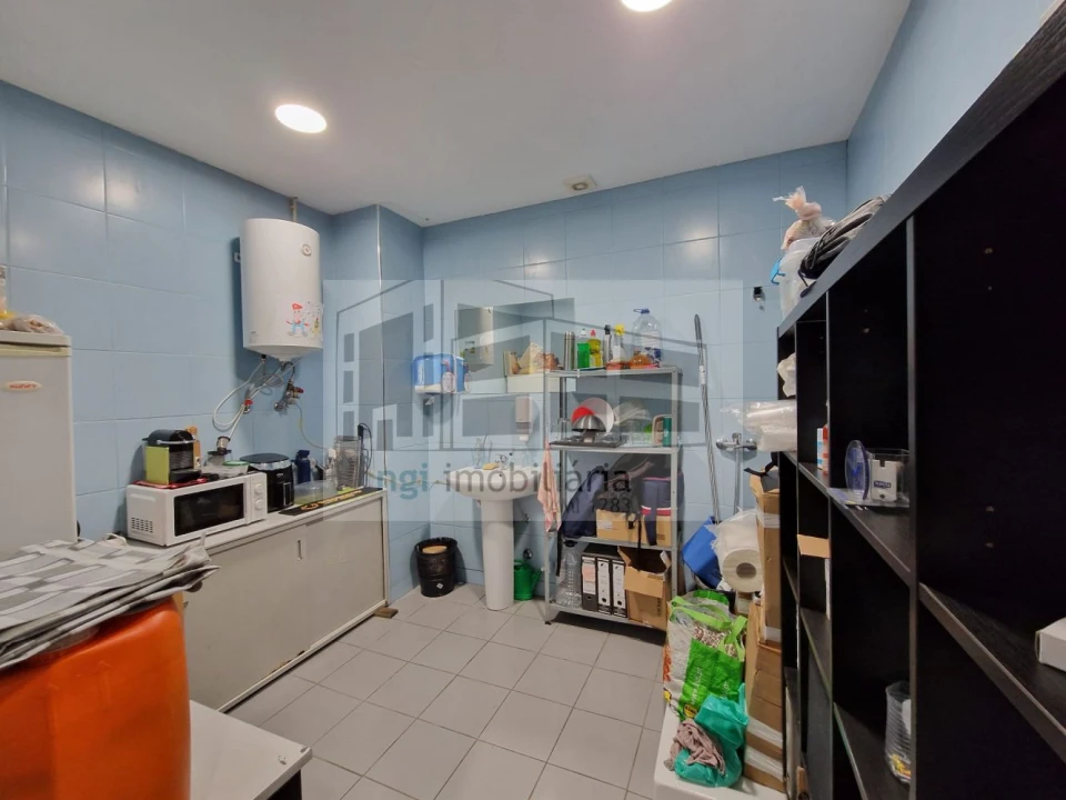 Loja para Venda em Santo António dos Cavaleiros e Frielas Foto 4