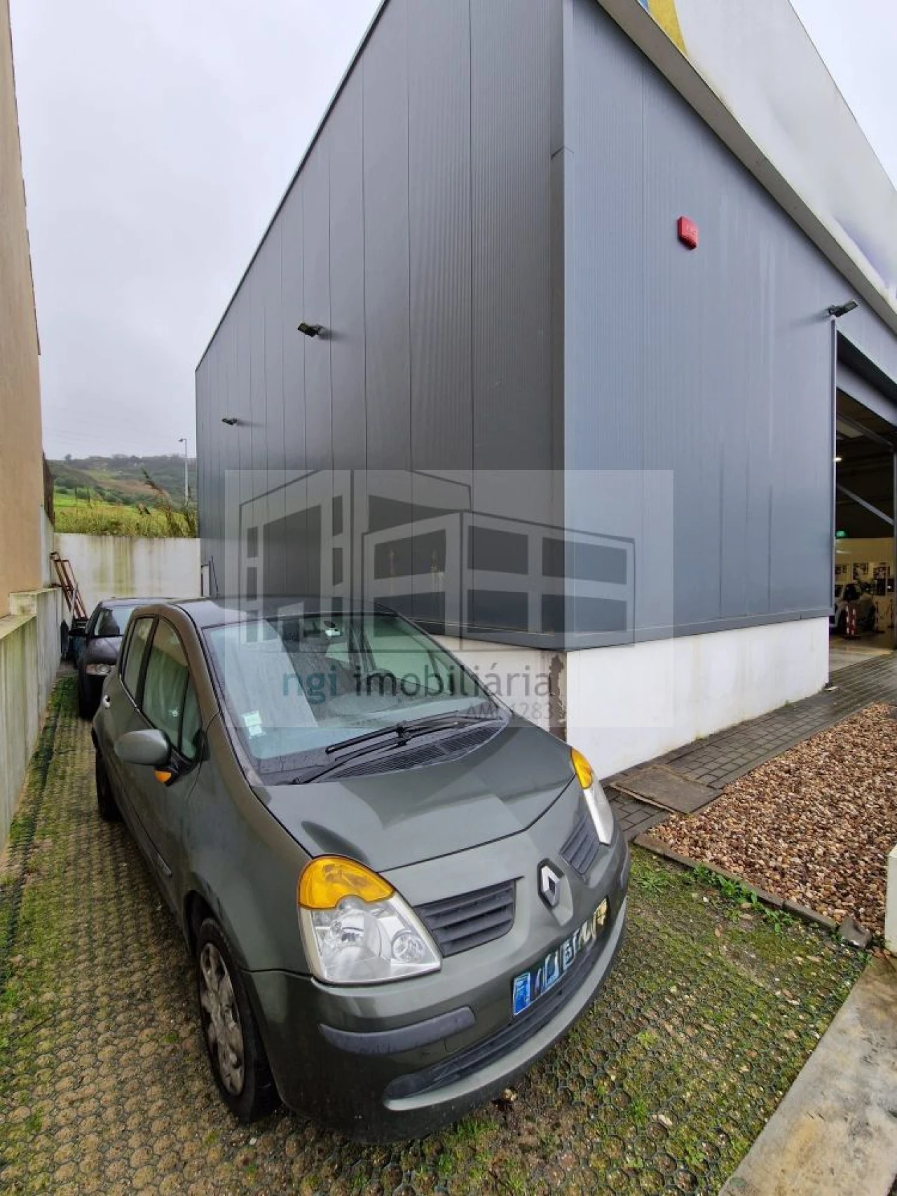 Loja para Venda em Santo António dos Cavaleiros e Frielas Foto 9