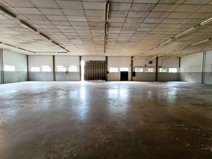 Armazém para Arrendamento em Aveleda Foto 1