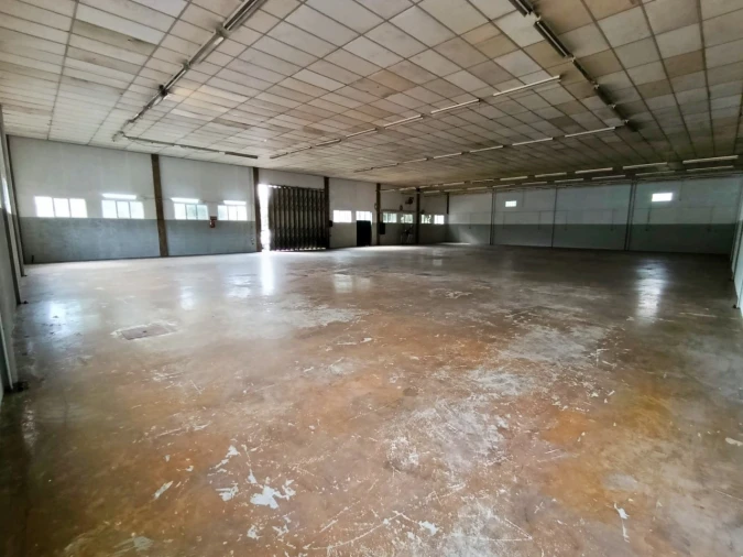 Armazém para Arrendamento em Aveleda Foto 3