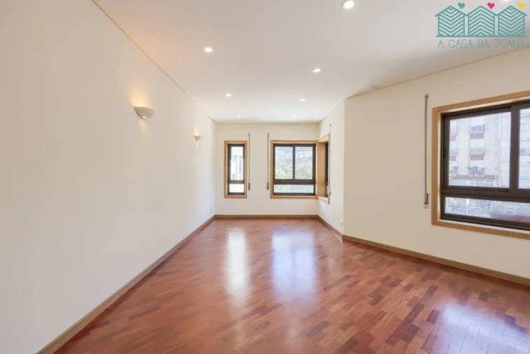 Apartamento T3 para Arrendamento em Glória e Vera Cruz