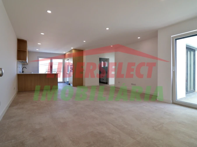 Apartamento T2 para Venda em Santa Maria, São Pedro e Matacães Foto 2